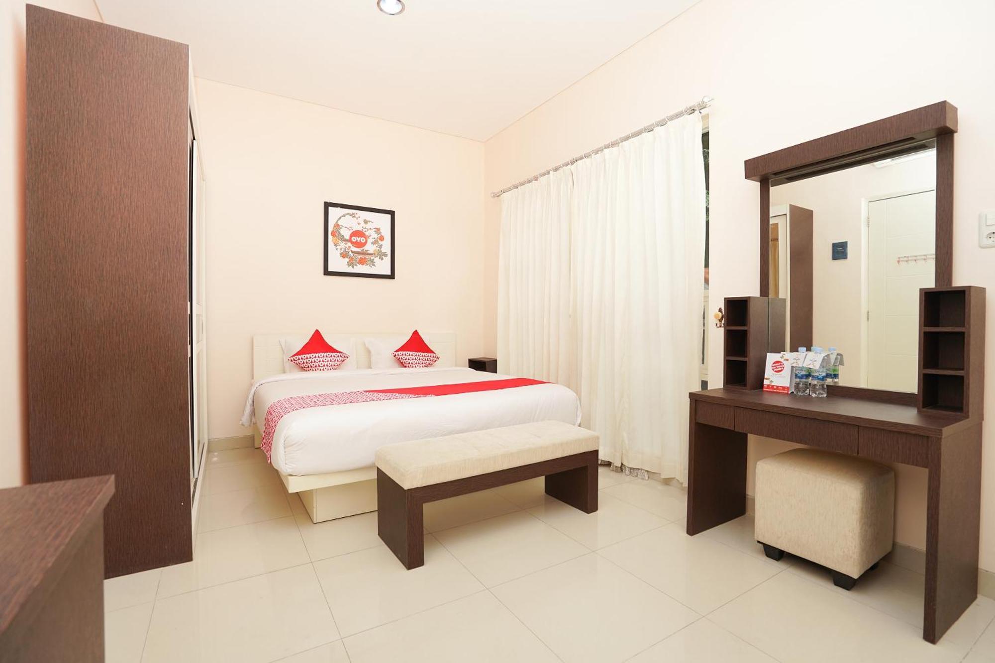 Oyo 782 Menjangan Residence At Citraland 1 Surabaya Exteriör bild