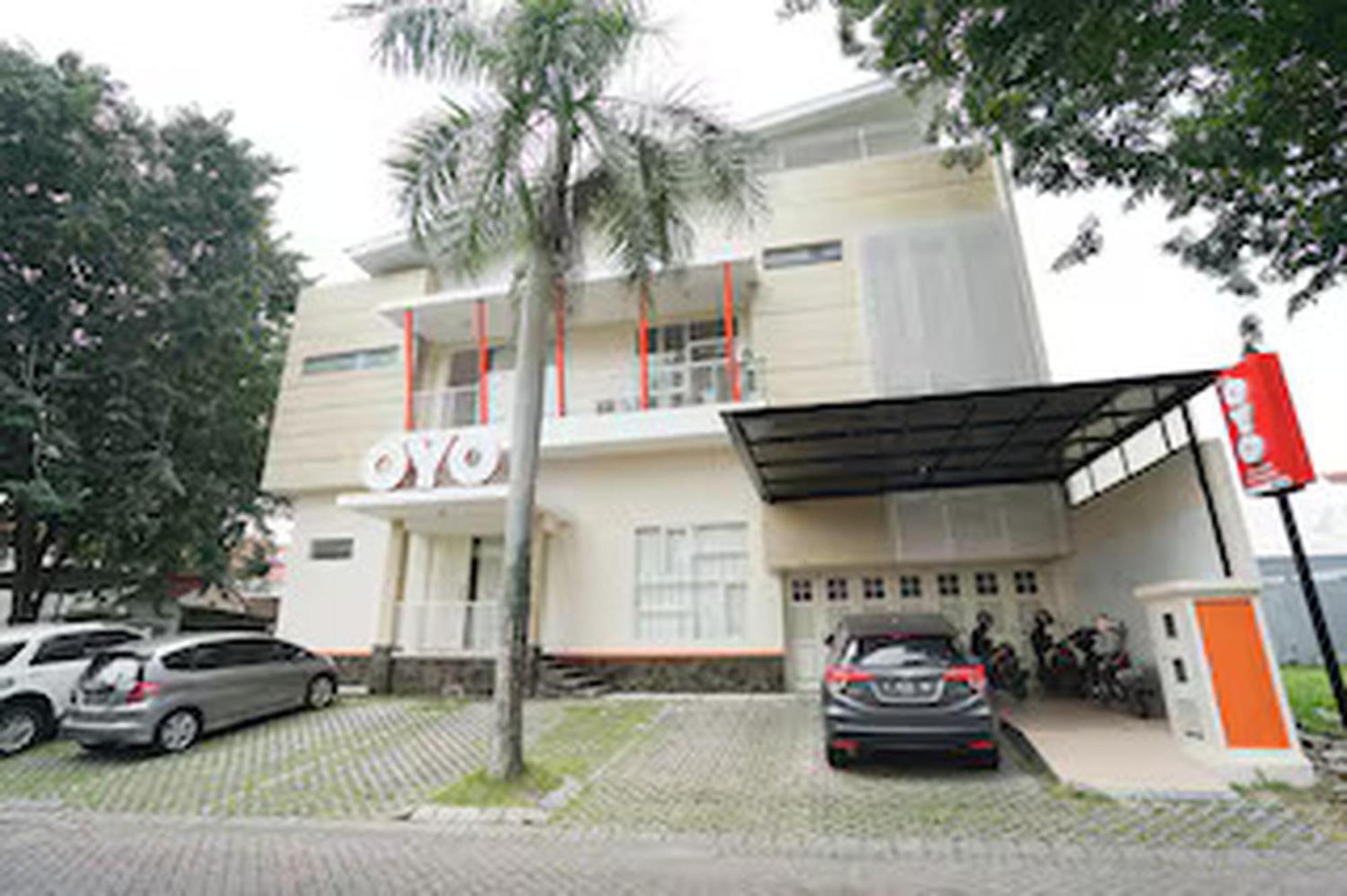 Oyo 782 Menjangan Residence At Citraland 1 Surabaya Exteriör bild